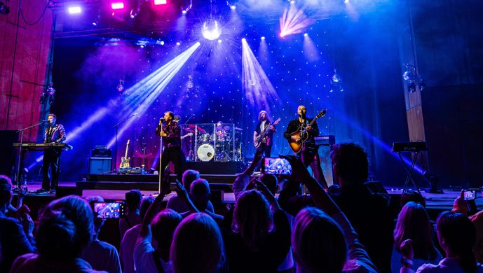 BEE GEES by MAINCOURSE | You Should Be Standing! | 1 oktober 2026 | Theater de Bussel