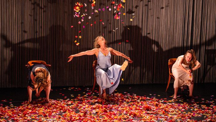 Compagnie Tiuri | Nothing Left on Blue | 20 maart 2027 | Theater de Bussel