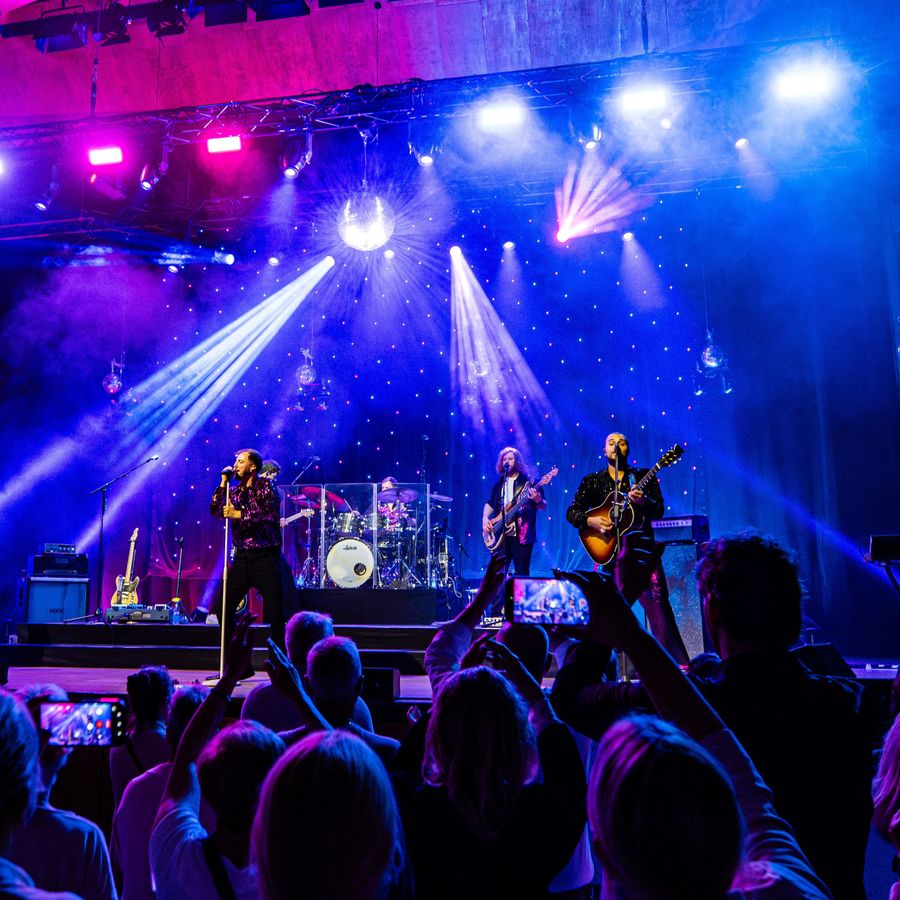 BEE GEES by MAINCOURSE | You Should Be Standing! | 1 oktober 2026 | Theater de Bussel