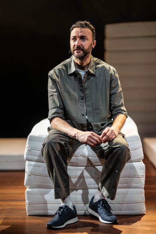 Scenefoto: Nasrdin Dchar | Wat als... | 1 mei 2027 | Theater de Bussel