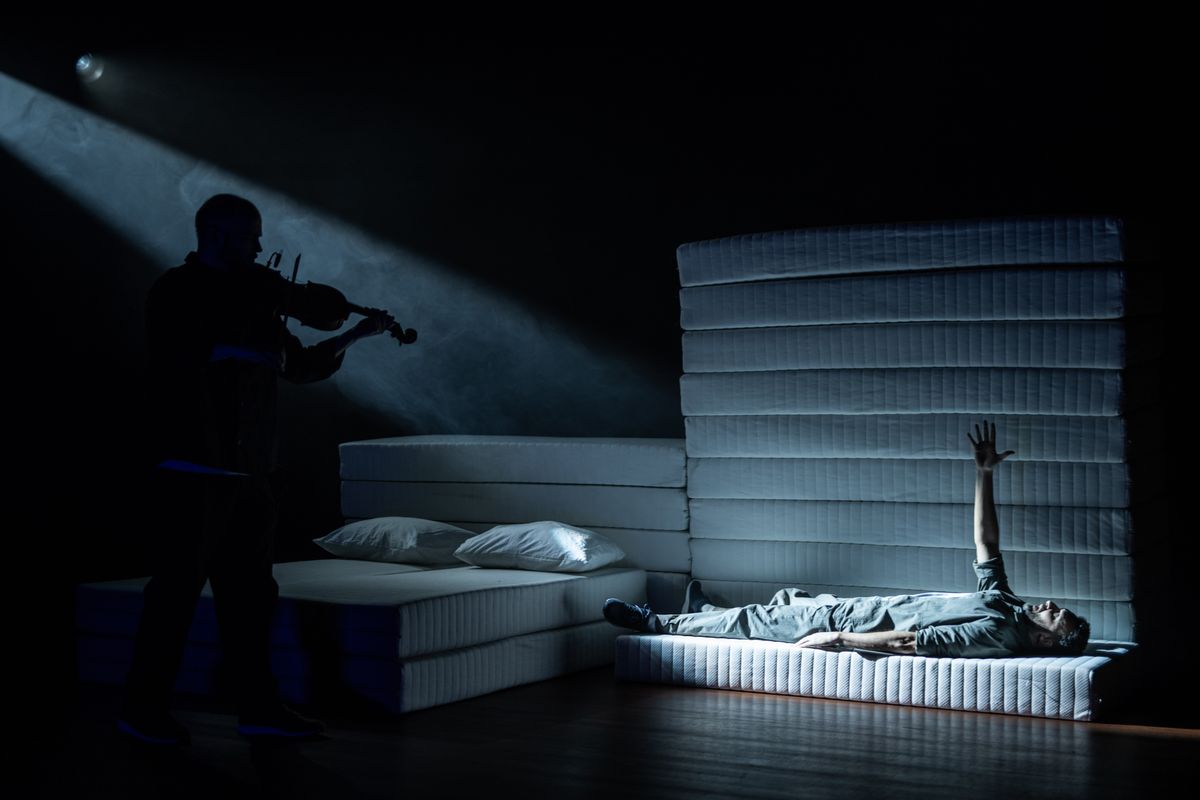 Scenefoto: Nasrdin Dchar | Wat als... | 1 mei 2027 | Theater de Bussel
