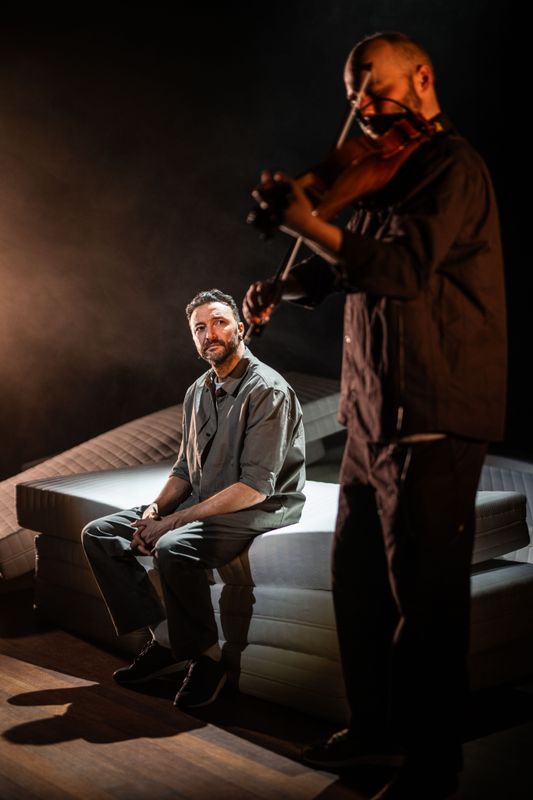 Scenefoto: Nasrdin Dchar | Wat als... | 1 mei 2027 | Theater de Bussel