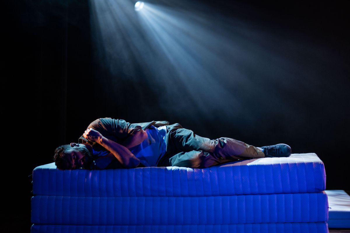 Scenefoto: Nasrdin Dchar | Wat als... | 1 mei 2027 | Theater de Bussel